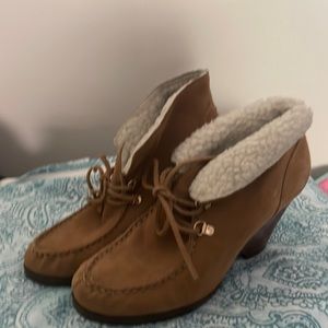 Mo boots like new 8.5 size